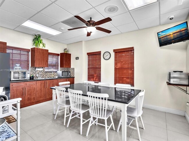 Building Photo - 754 Sunflower Cir