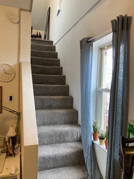 Building Photo - 5819 Bartlett St