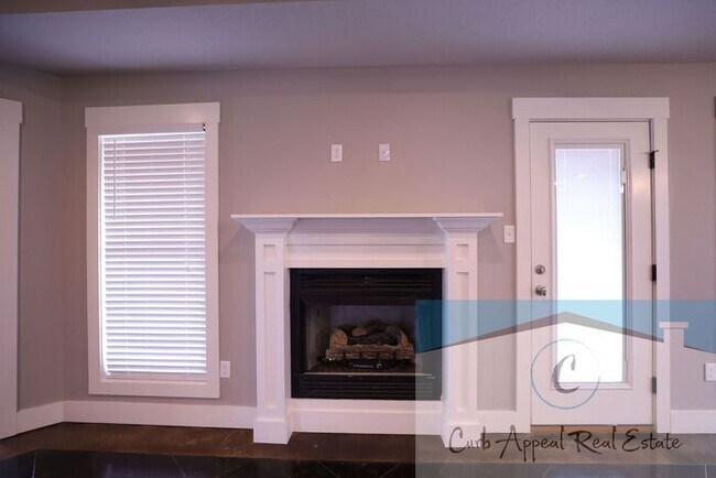 Building Photo - Beautiful, spacious 3 bed / 2 bath recently built home (Nettleton Schools) - fenced back yard!!