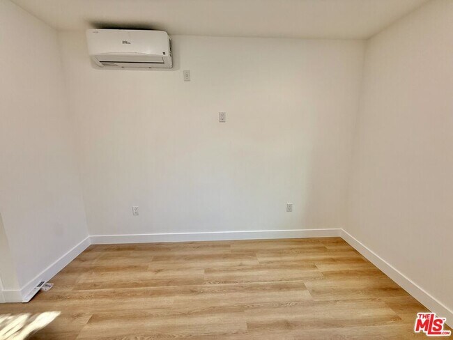 Building Photo - 3900 2nd Ave