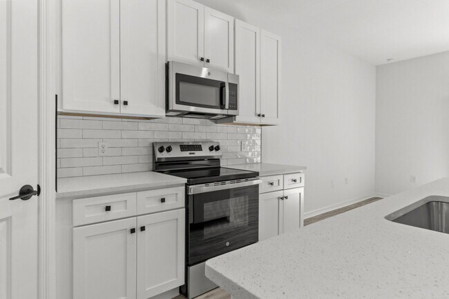 Building Photo - 548 Knapp St
