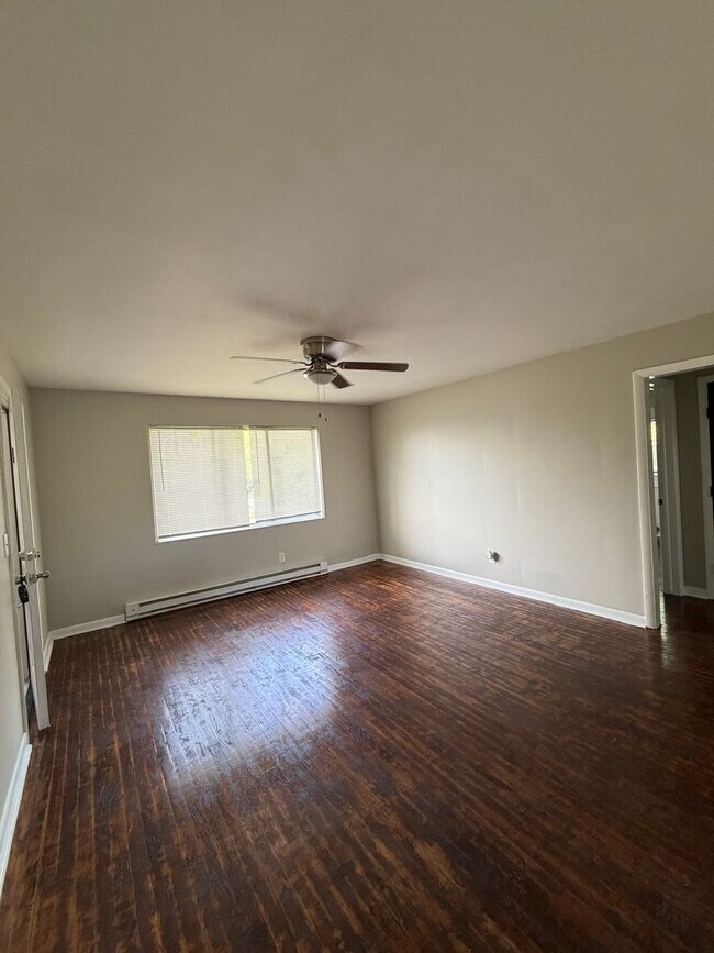Building Photo - 6111 Laurel Hall Dr