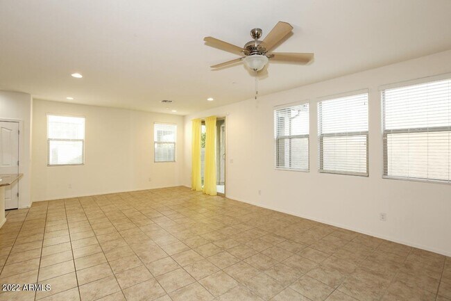 Building Photo - 4717 E Betty Elyse Ln