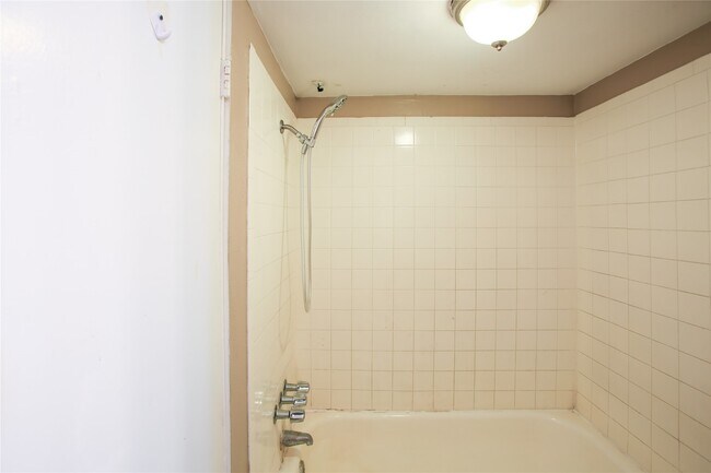 Building Photo - 9406 Grannis St