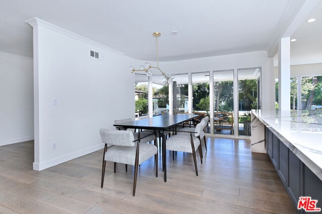 Building Photo - 4678 White Oak Ave