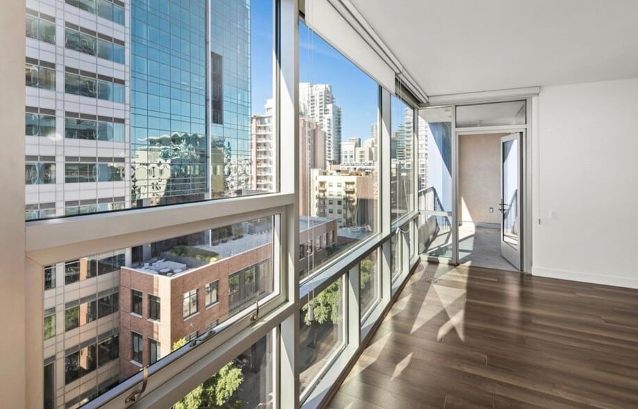 Building Photo - 321 10th Ave