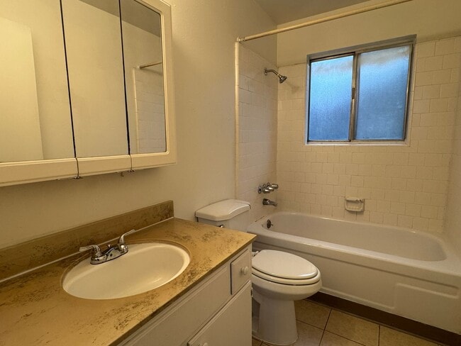 Building Photo - Three Bed, Two Bath Home In North Stockton