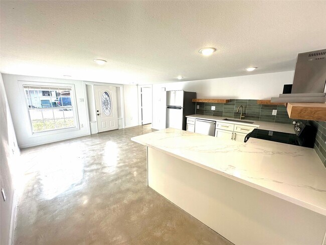 Building Photo - 808 Oakhurst St