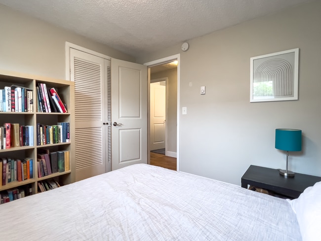 Building Photo - Charming and Cared for 3 bedroom, 1 bath home in the Brentwood-Darlington Neighborhood.