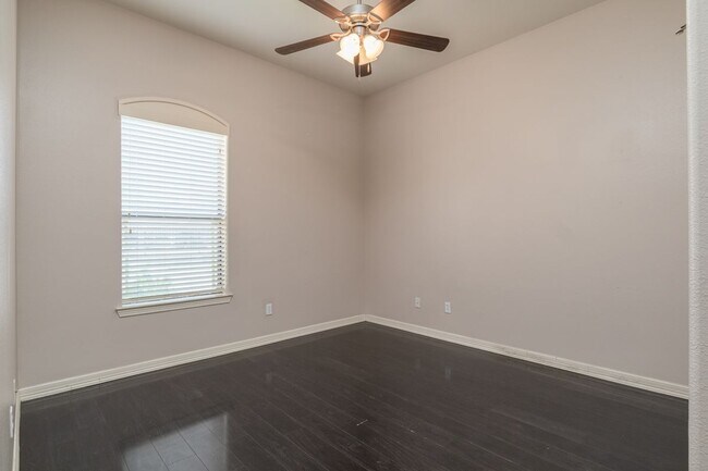 Building Photo - 2705 Mimosa St