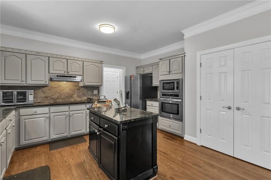 Building Photo - 1085 Castle Pointe Ln