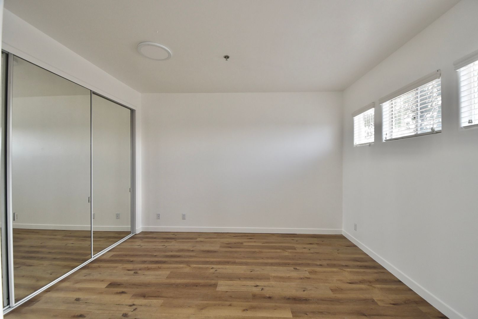 Building Photo - 425 N Alvarado St