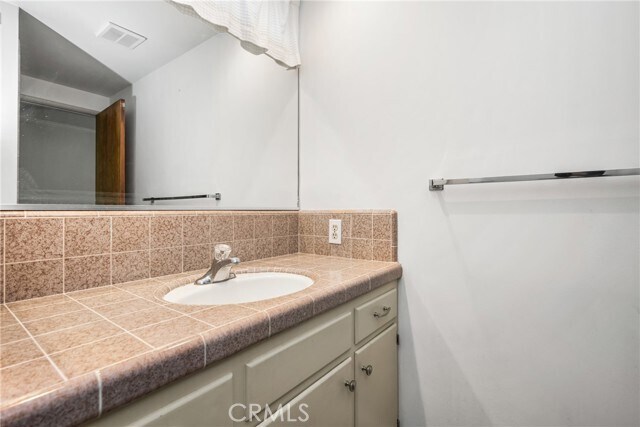 Building Photo - 243 N Grand St