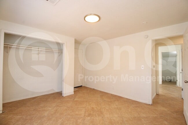 Building Photo - 642 S Jefferson St