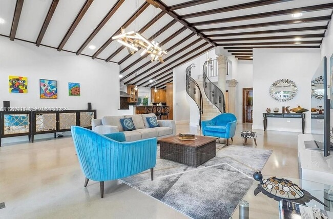 Building Photo - 800 SW 12th Ave