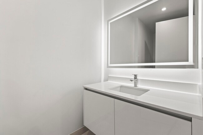 Building Photo - 220 Lake Shore Dr