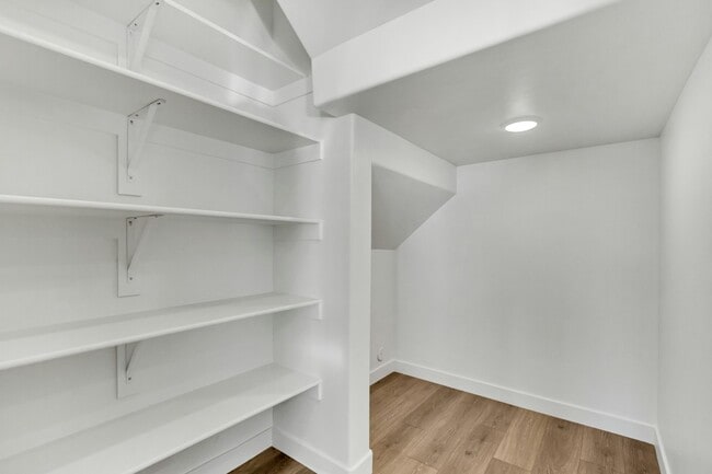 Building Photo - 825 W 700 S