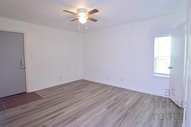 Building Photo - 6601 S Zunis Ave