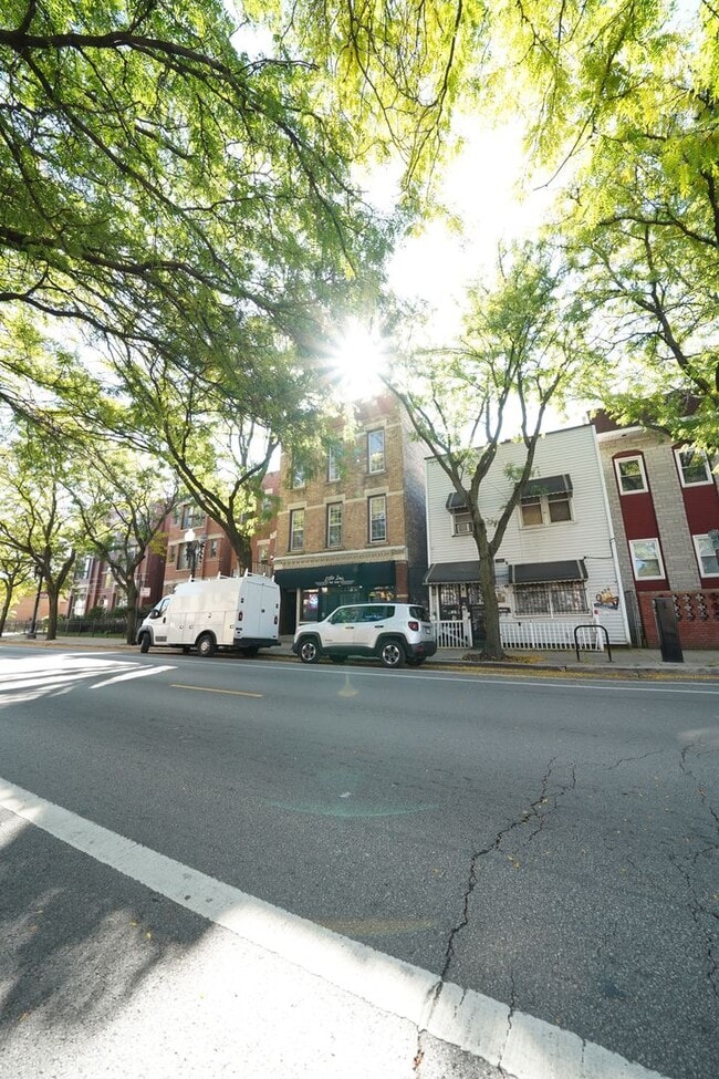 Primary Photo - 1041 W Taylor St