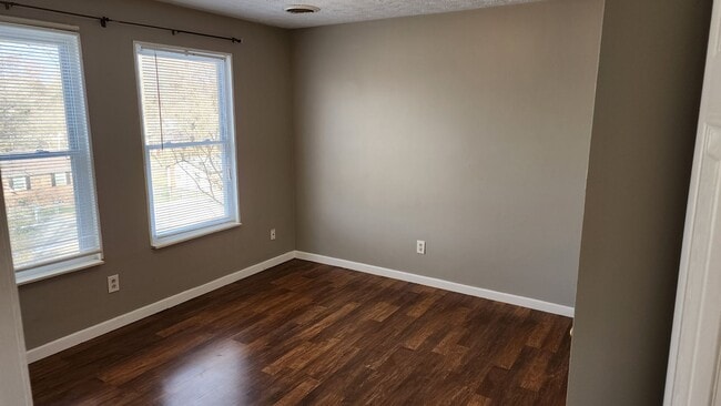 Building Photo - 3 bedroom with bonus room