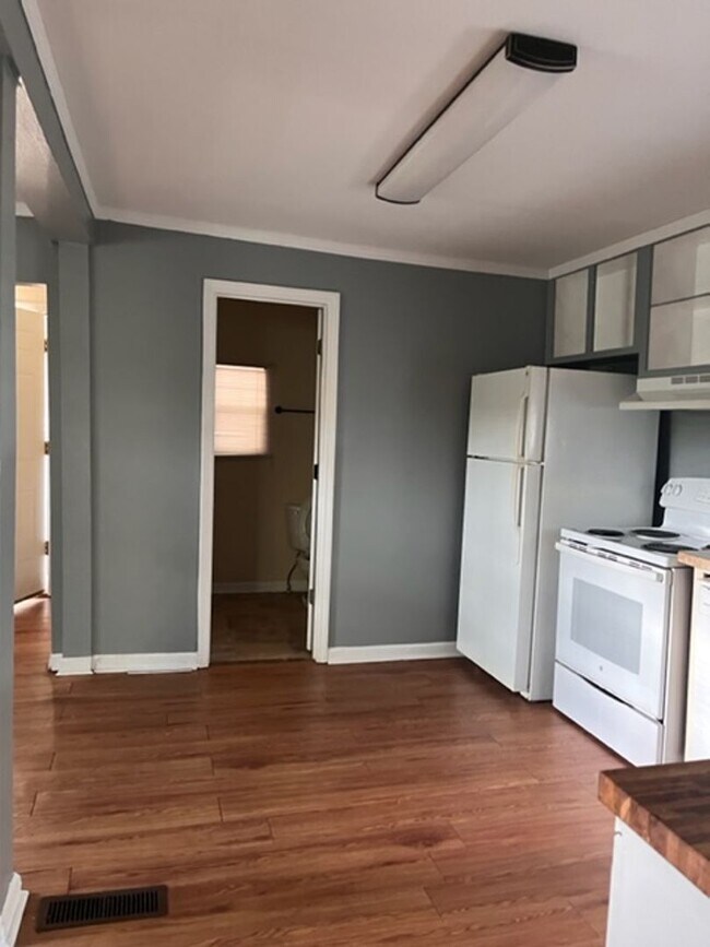 Building Photo - House in Medart