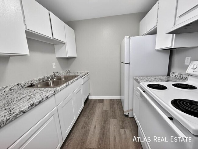 Building Photo - 1825 Zebulon Dr