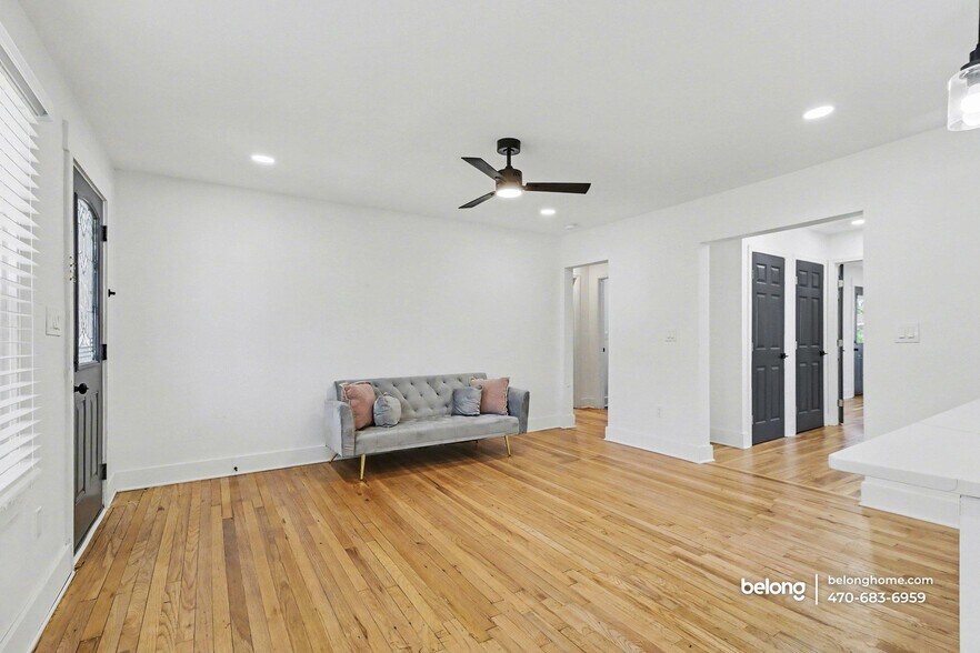 Building Photo - 1866 Thompson Ave