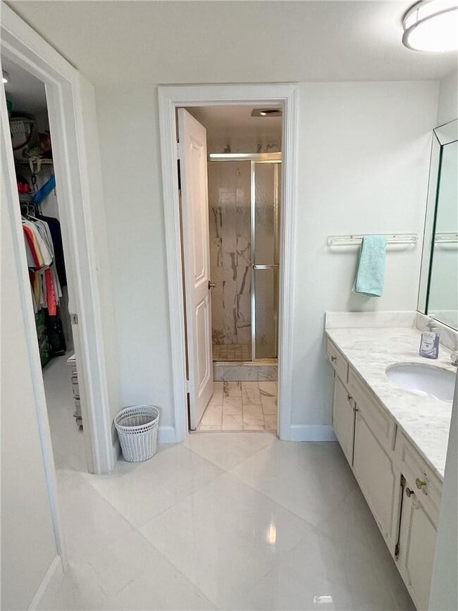 Building Photo - 5200 N Ocean Blvd