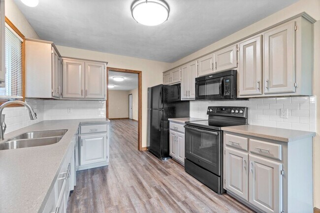 Building Photo - 1506/1508 Jessica St