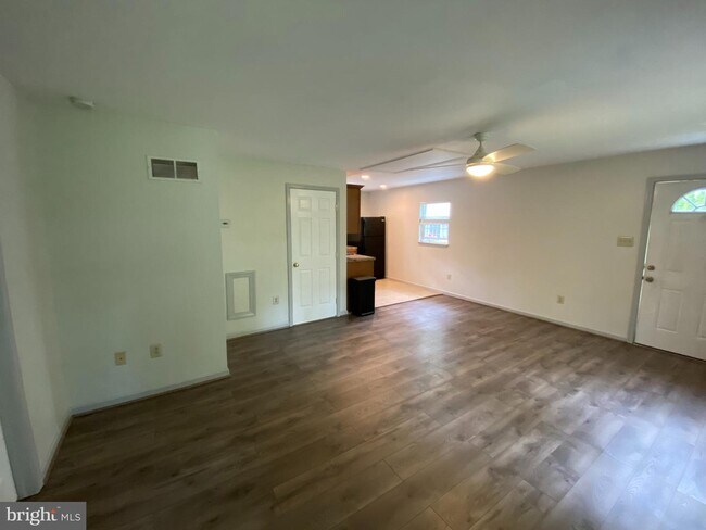 Building Photo - 35 Benburb Rd