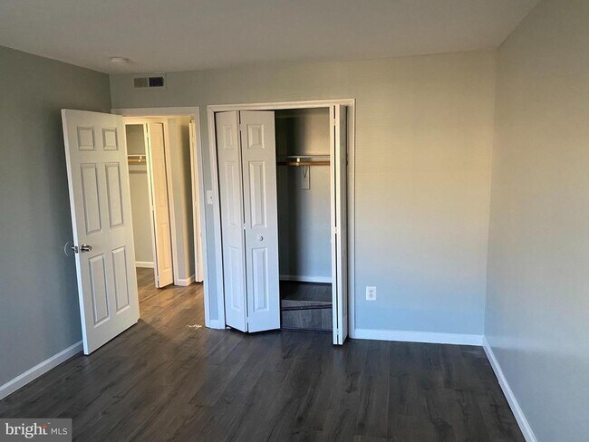 Building Photo - 7101 Donnell Pl