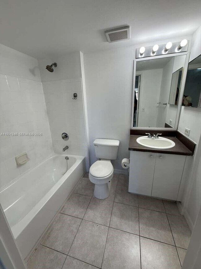 Building Photo - 2494 Centergate Dr