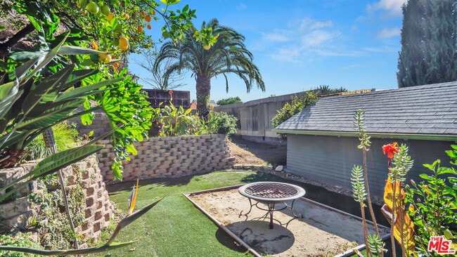 Building Photo - 6180 Oak Crest Way