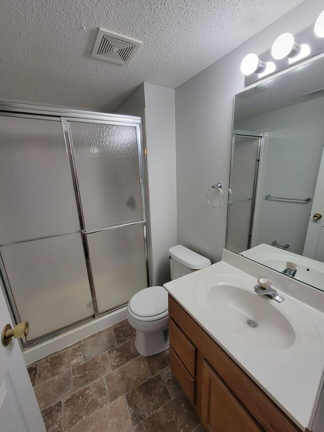 Building Photo - Condo for Rent in Mehlville