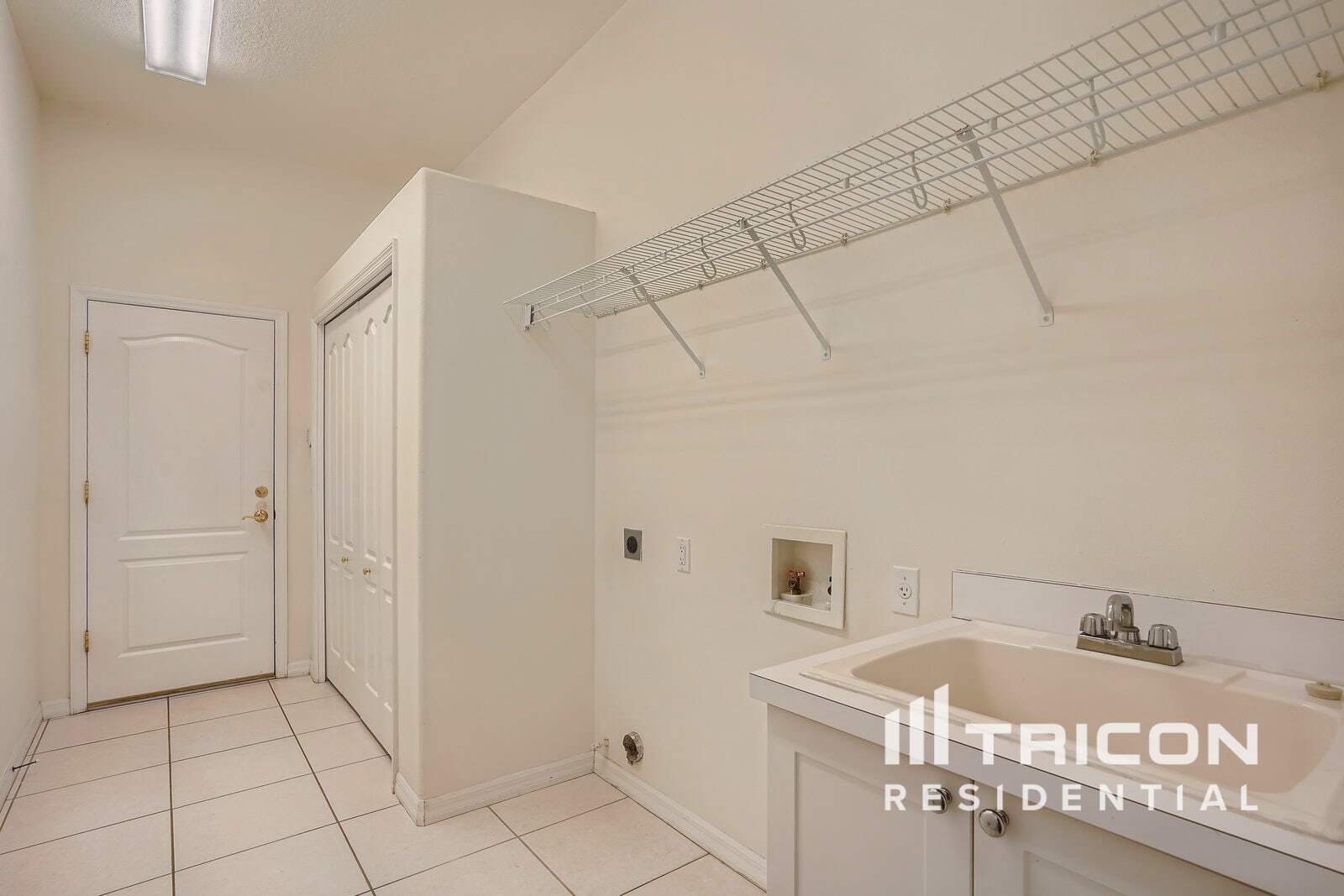 Building Photo - 9614 Greenpointe Dr