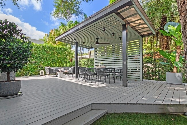 Building Photo - 1502 El Rado St