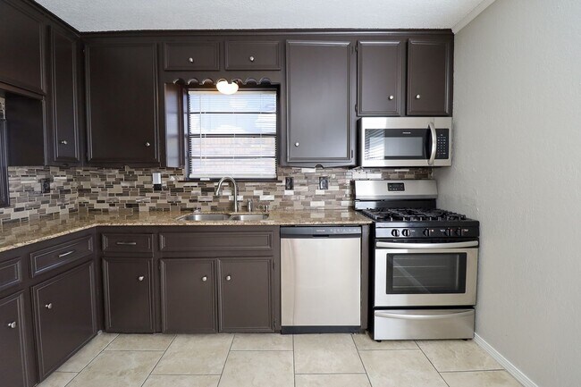 Building Photo - This Beautiful Home by Hunter Park is Wait...