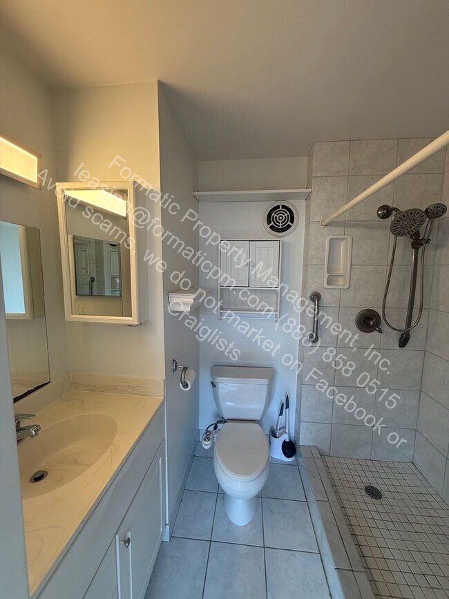 Building Photo - Pet-Friendly 2-Bedroom (or 1 Bedroom + Home Office) Apartment with In-Unit Laundry, Pool & Covere...