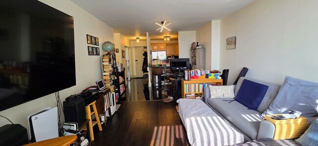 Building Photo - 5415 N Sheridan Rd