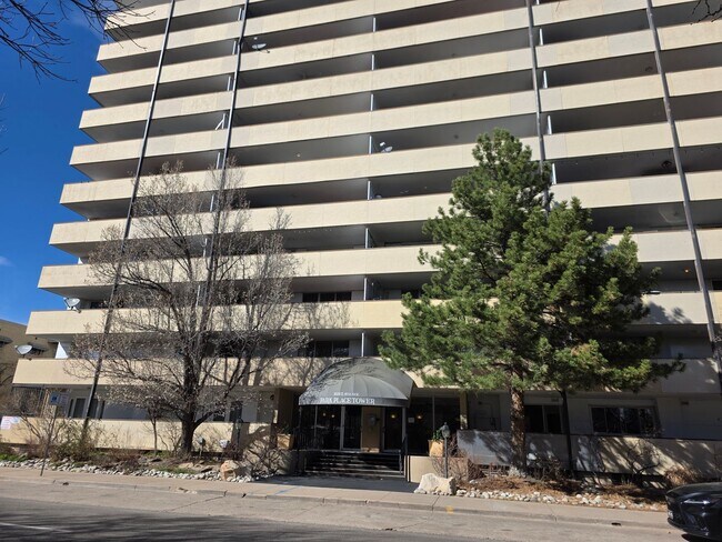 Building Photo - Location, Location… and Absolutely Incredible Views!