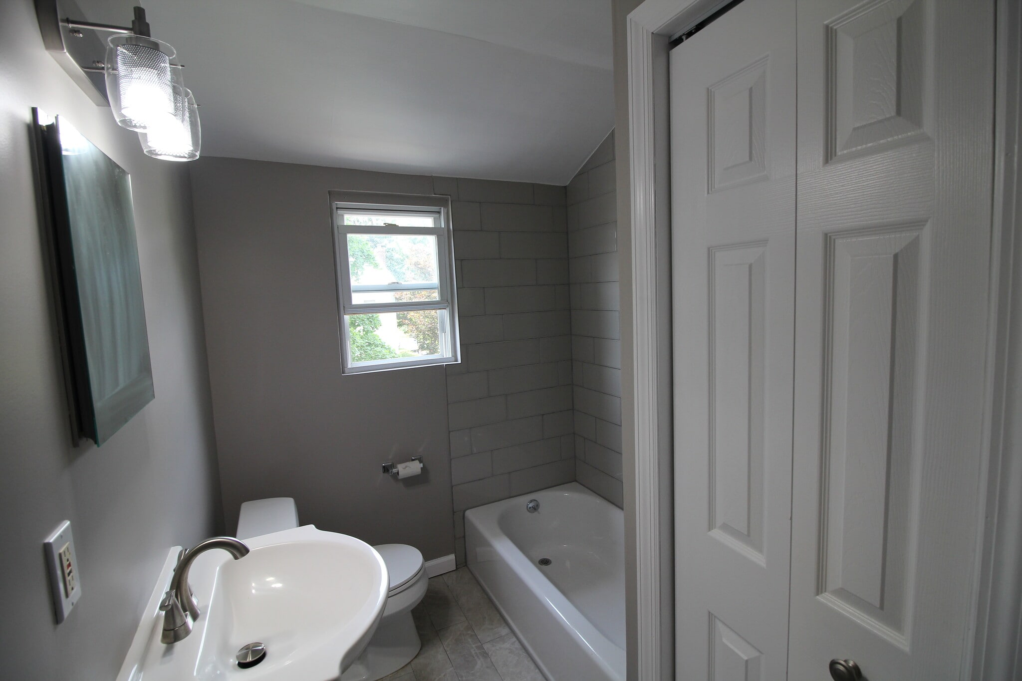 Bath - 209 Tibbetts Rd