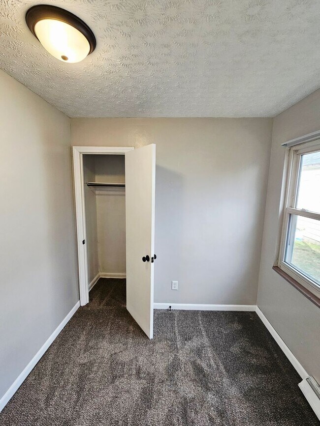 Building Photo - Move-In Ready 3BR/1BA Home w/ 2-Car Garage | Recently Updated