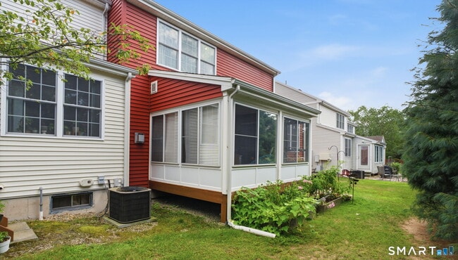 Building Photo - 7 Bridlewood