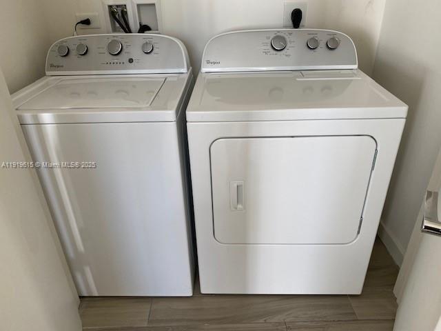 Building Photo - 999 SW 1st Ave