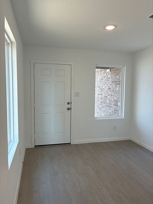 Building Photo - Charming 4 beds 2 baths in San Antonio!