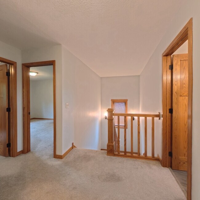 Building Photo - 11956 Castle Rock Ct N