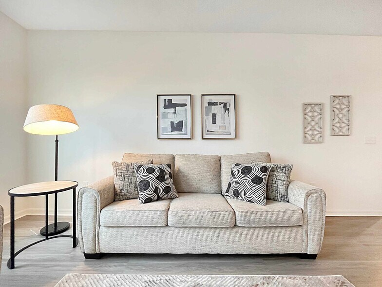 Building Photo - 1222 4th Ave E