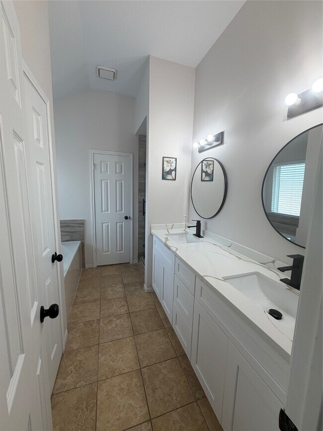 Building Photo - 11830 Oakner Dr