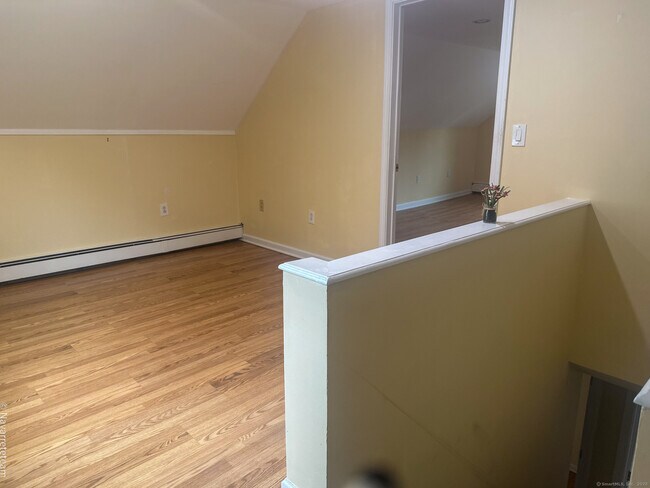 Building Photo - 1152 Shippan Ave