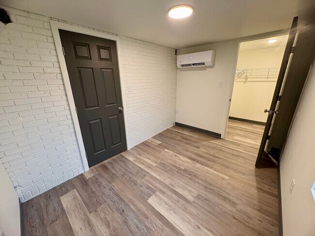 Building Photo - 202 S Lawrence St